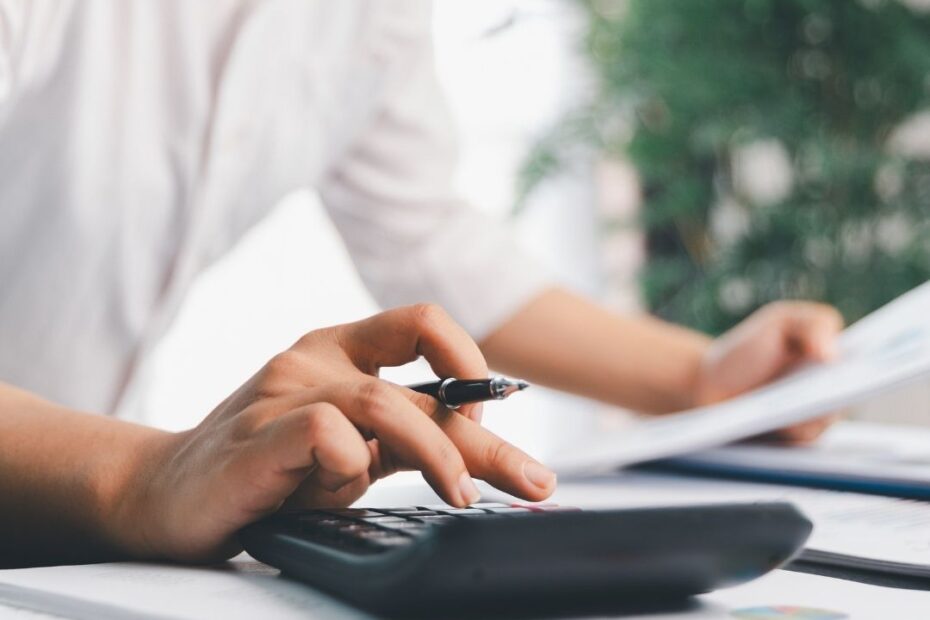 que impuestos pagan las empresas